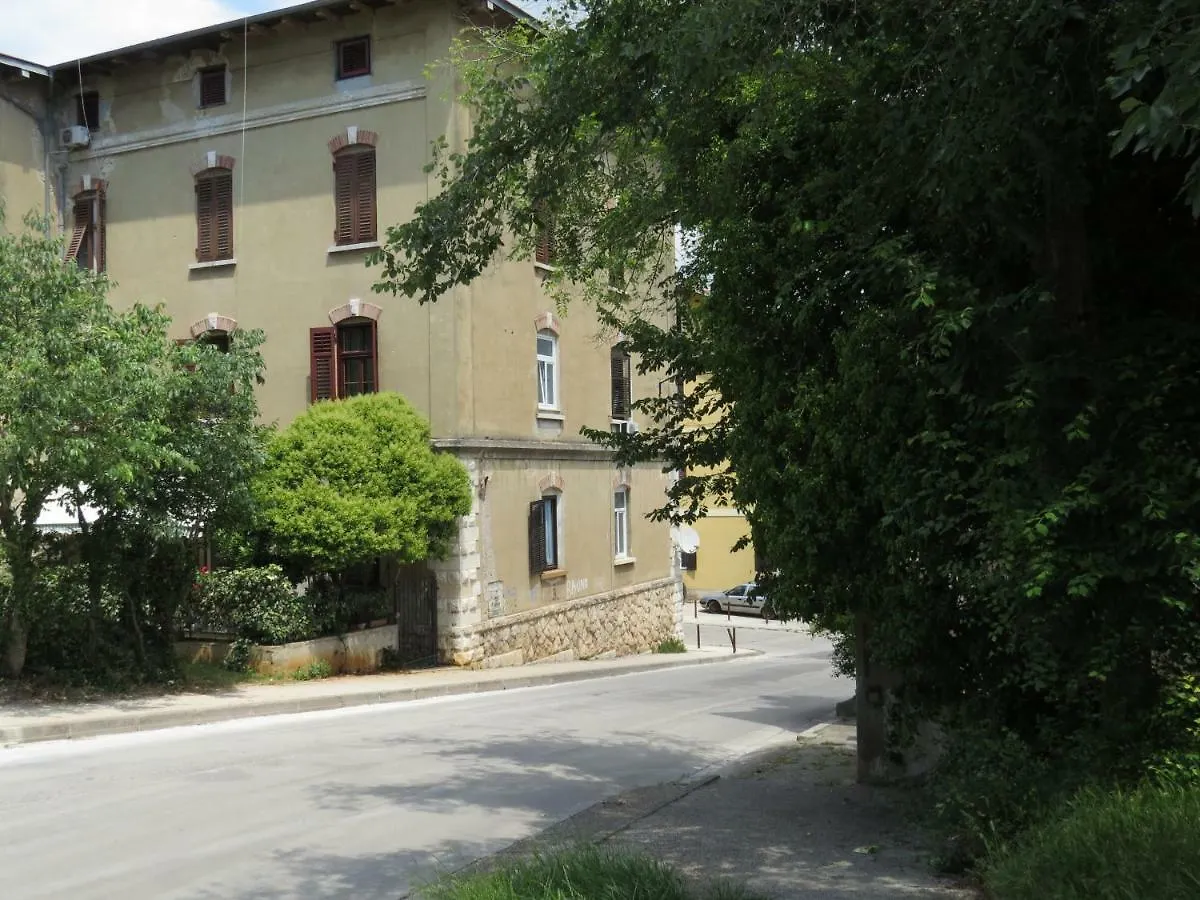 Apartment Stoja Pula 0*,